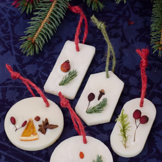 Świąteczne zdobione sojowe tabliczki zapachowe